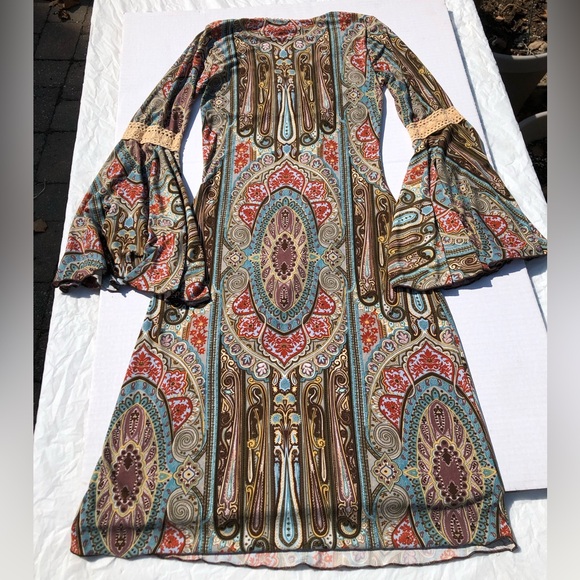 Vintage dress with flare sleeves. See measurements - Picture 4 of 5